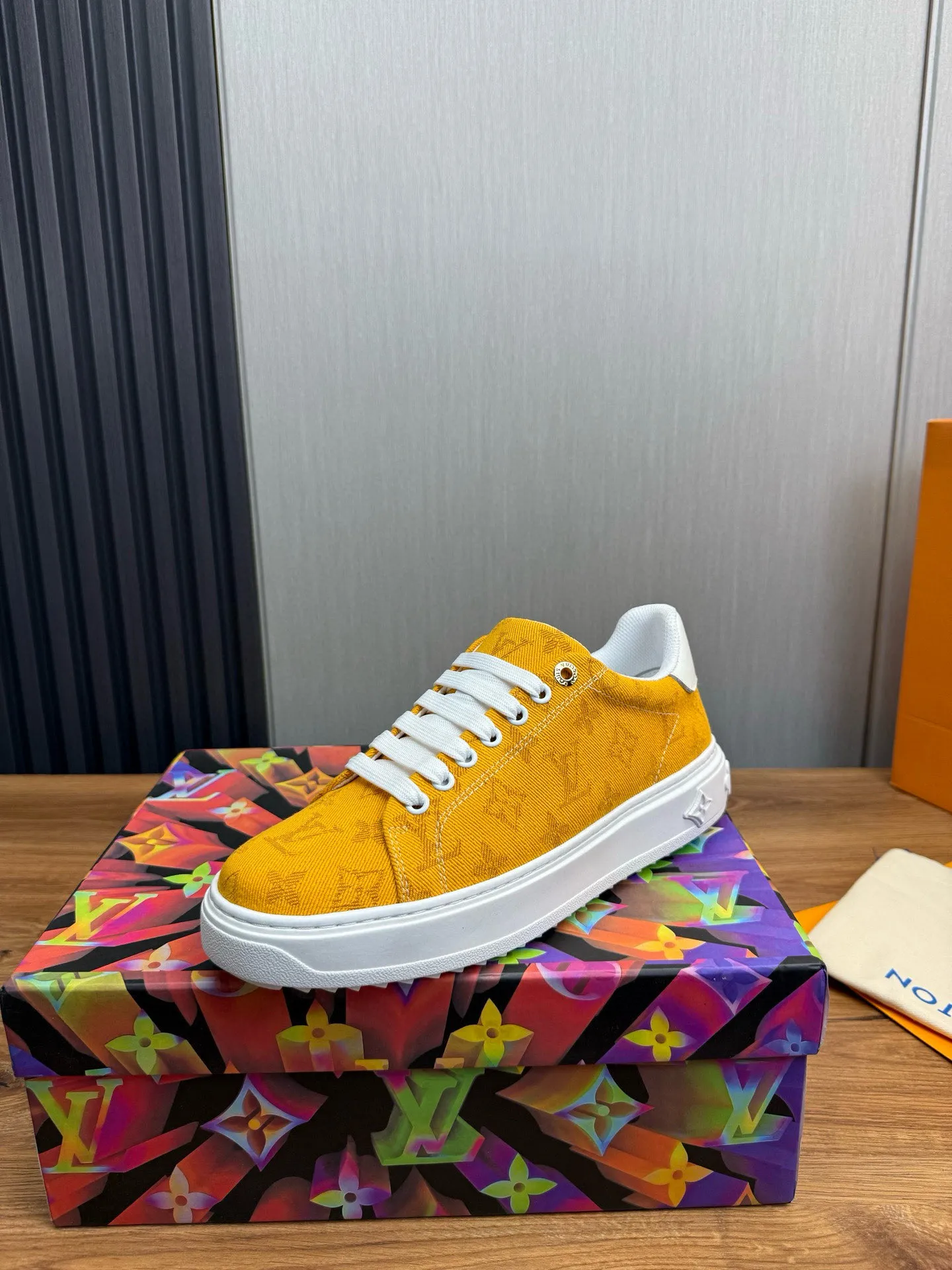 Factory price: 520💰LOUIS VUITTON [Louis VUITTON] The new trendy Lv is on the market🎁, casual and fashionable men's shoes👟The upper is made of imported original fabric + cowhide mesh lining, the original wear-resistant rubber outsole, the version is simple and elegant, exclusive for trendy men. Code number: 38-44, customized 45, 46